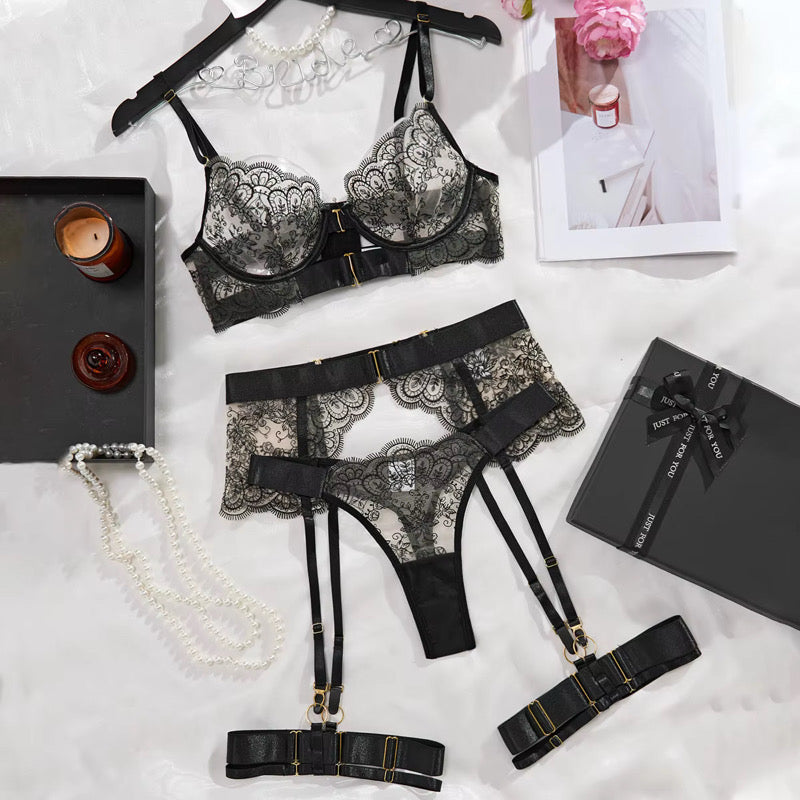 Ms. Zara (black)